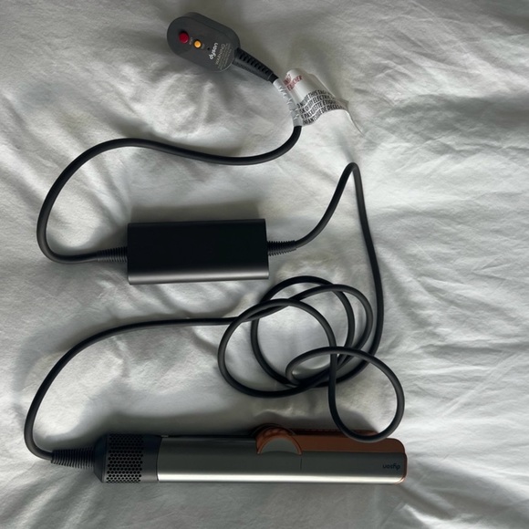 Brand New Dyson Airstrait Under Warranty - Picture 2 of 2